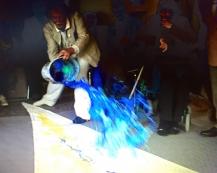 2016 blaue Welle Performance Malerei auf einem Focksegel 